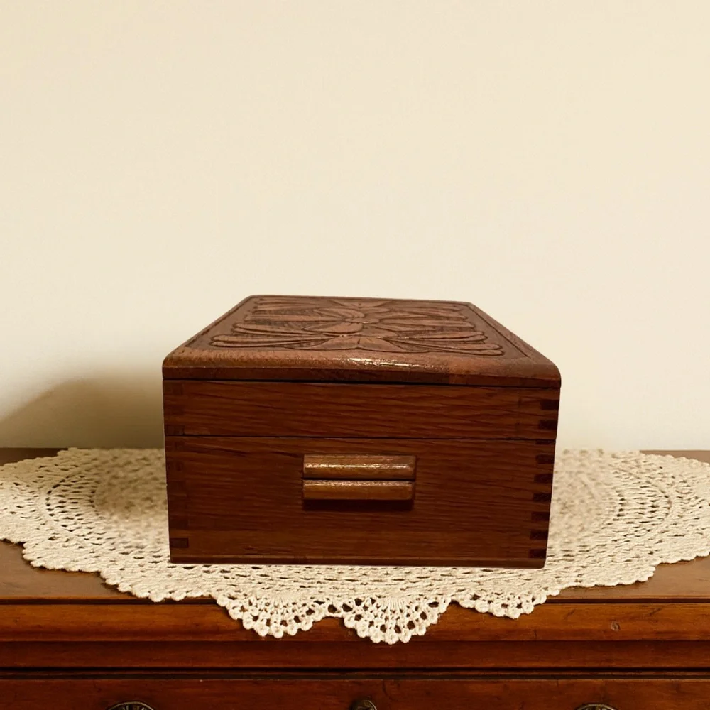 Vintage Solid Wood Carved Bow Candy Jewelry Box Dovetail Mirror Red Felt Lined - Picture 4 of 10